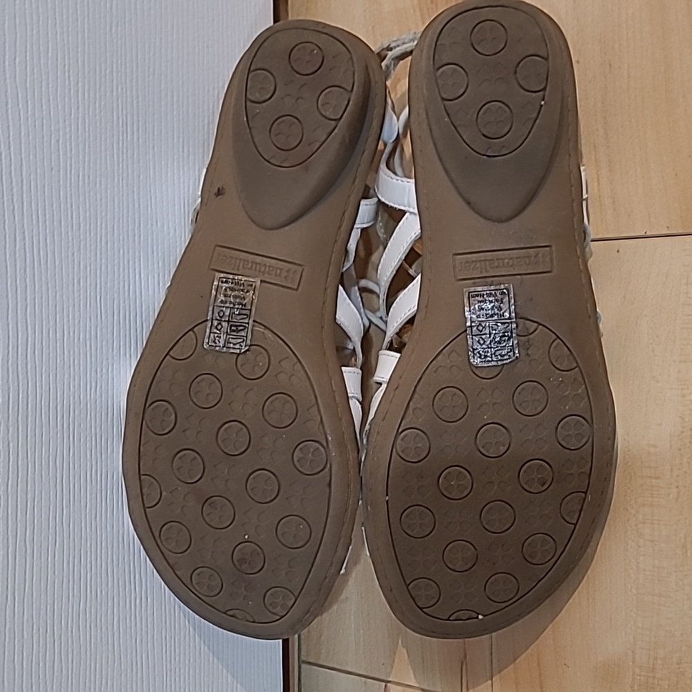 Naturalizer women's size 7.5 white sandals - Picture 5 of 5